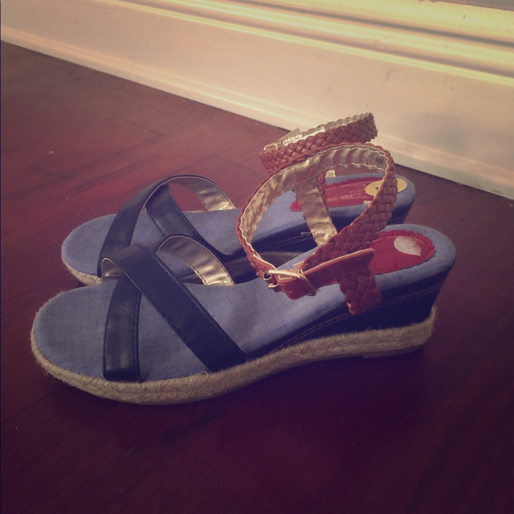 Size 3 girl Tommy Hilfiger sandals.